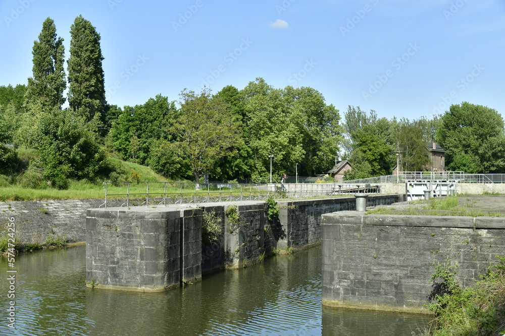 L'une des écluses de la dérivation de la Dyle au sud-est de Malines L'une des écluses de la dérivation de la Dyle au sud-est de Malines
