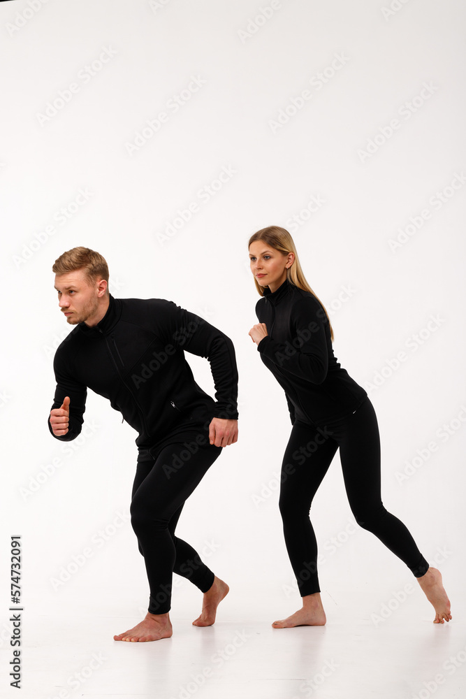 Obraz premium Sports family, husband and wife in thermal clothes.