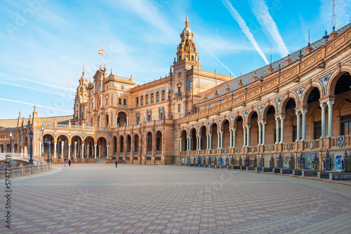 Fototapeta Naklejka Na Ścianę i Meble -  the Majestic Beauty of Seville's Landmark, Plaza de España