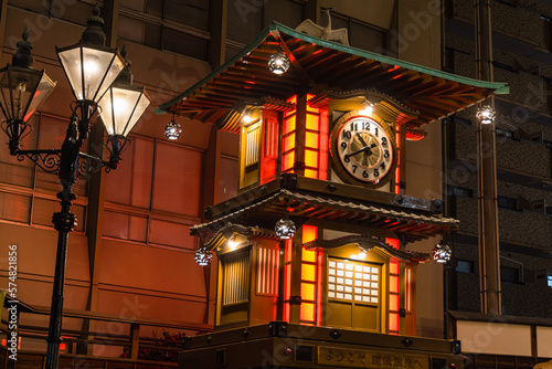 日本　愛媛県松山市の道後温泉駅前にあるライトアップされた坊ちゃんカラクリ時計