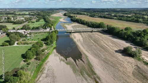« Grand Bras » de la Loire en période de sécheresse entre Chalonnes  sur Loire et Montjean sur Loire, Maine et Loire. photo