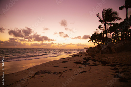 Sonnenaufgang am Strand in der Karibik, Dominikanische Republik, Punta Cana photo