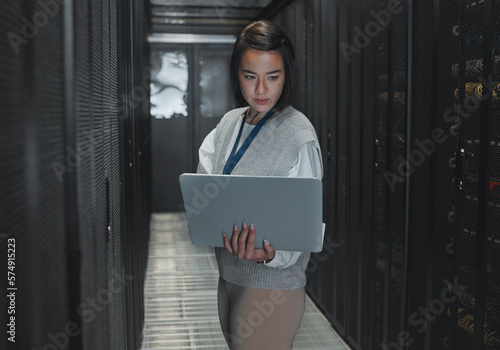 Billede på lærred Woman with laptop, server room and IT, engineer and datacenter with software update and programming