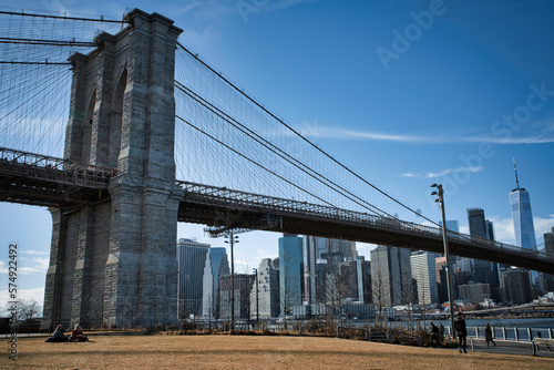 Manhattan skyline and Brooklyn Bridge © uhdenis