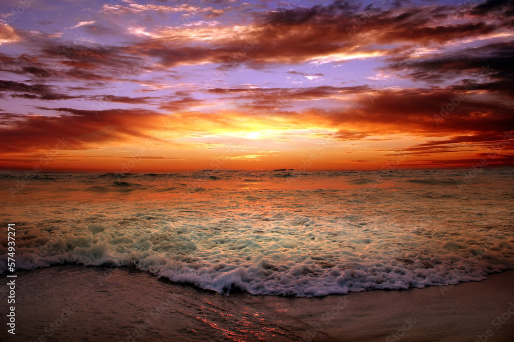 Obraz premium Cloudy Sunset Beach