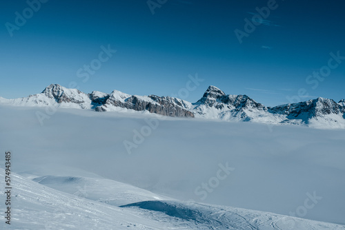 Wallpaper Mural Tappeto di nubi e Piz Platta. Viamala Valferrera, Alpi Svizzere Torontodigital.ca