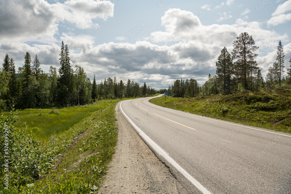 Obraz premium Highway E6, Norland, northern Norway on the way to arctic Norway