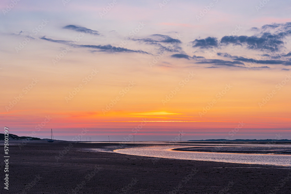 Sonnenaufgang im Wattenmeer auf der Insel Amrum Sonnenaufgang im Wattenmeer auf der Insel Amrum