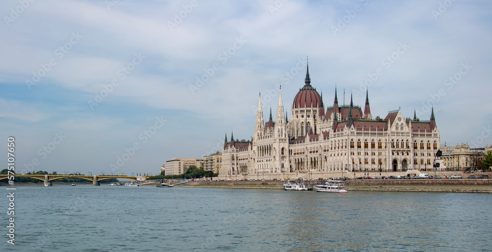 Obraz premium Hungarian parliament building in Budapest