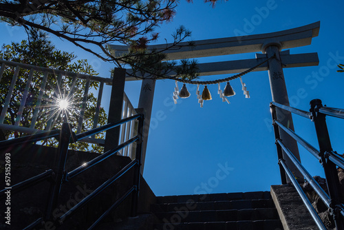 日本　高知県高知市浦戸の桂浜の竜王岬に建つ海津見神社の鳥居 photo