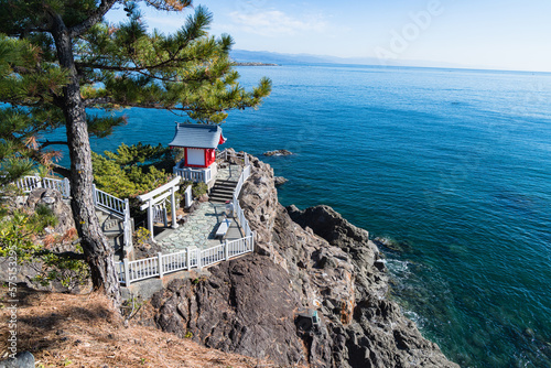 日本　高知県高知市浦戸の桂浜の竜王岬展望台から見下ろす海津見神社（竜王宮） photo