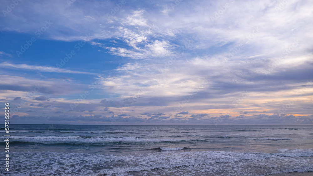 paisaje de cielo y mar