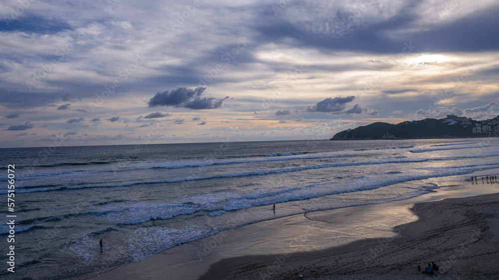 atardecer de playa en Acapulco
