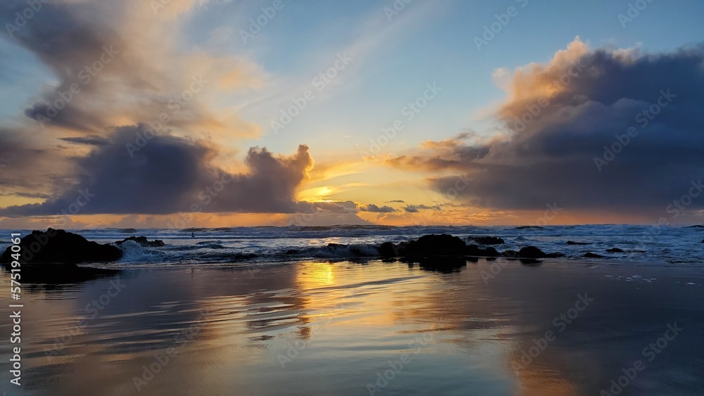 Obraz premium Sunset over the Ocean