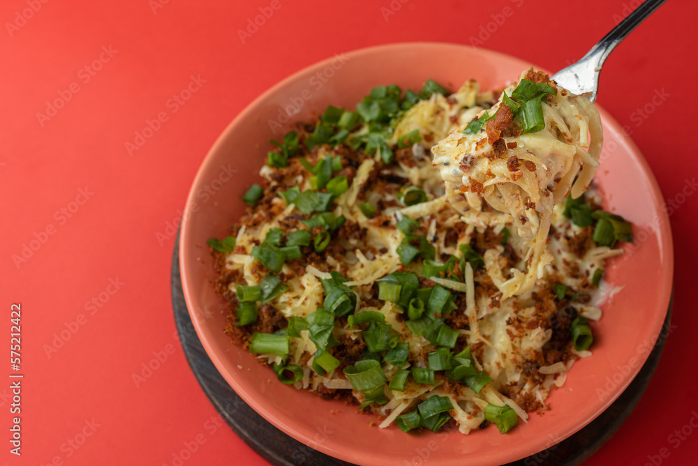 Meal - Fettuccine with cheese sauce and bacon farofa Meal - Fettuccine with cheese sauce and bacon farofa