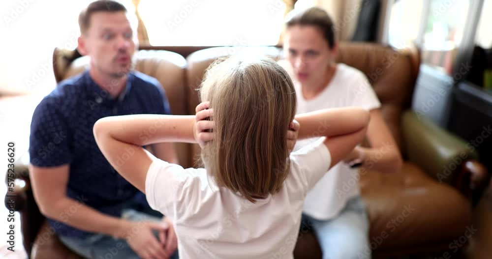 Father and mother scold daughter and family problems Father and mother scold daughter and family problems
