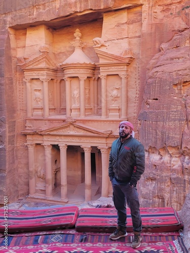 el tesoro de petra en jordania photo