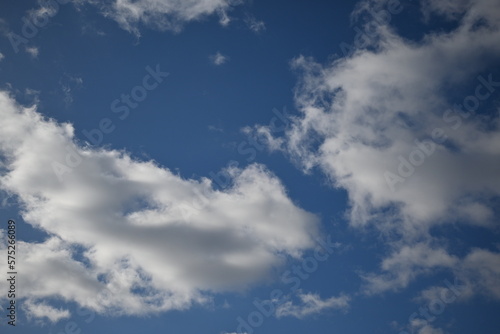 Fototapeta Naklejka Na Ścianę i Meble -  spring white clouds against the blue sky background summer cloudy sky