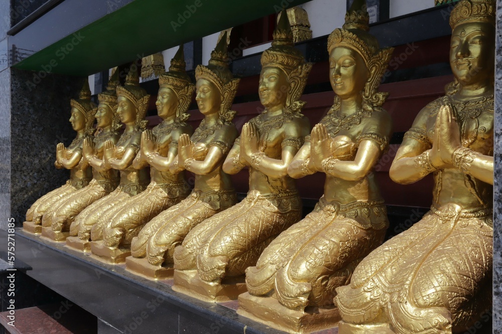 Fototapeta premium buddha statue at wat pho city