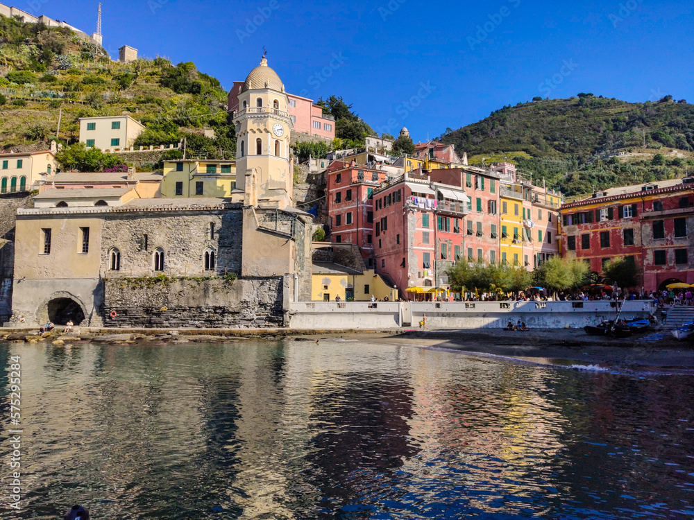 Vernazza fishing village with his ancient houses, Cinque Terre National Park, Liguria, Italy.