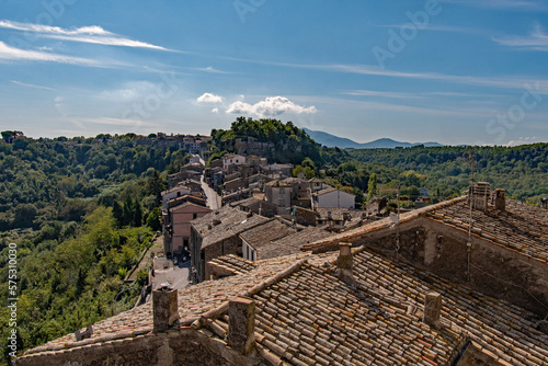 Obraz na płótnie Blick über die Dächer der Altstadt von Bomarzo in Latium in Italien w salonie