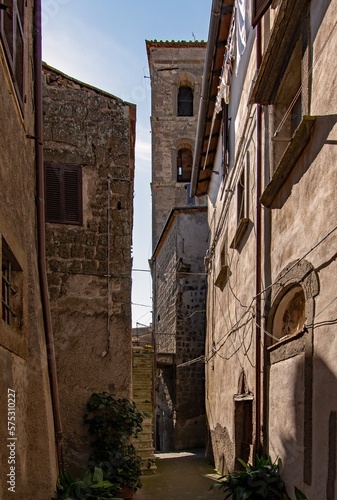 Obraz na płótnie Gasse in der Altstadt von Bomarzo in Latium in Italien w salonie