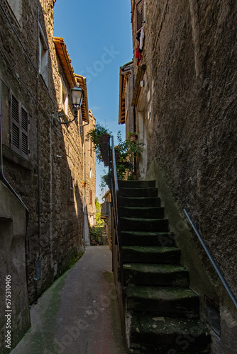 Gasse in der Altstadt von Bomarzo in Latium  Italien 