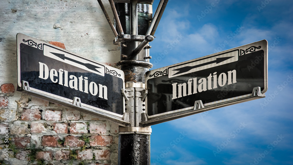 Obraz premium Street Sign Inflation versus Deflation