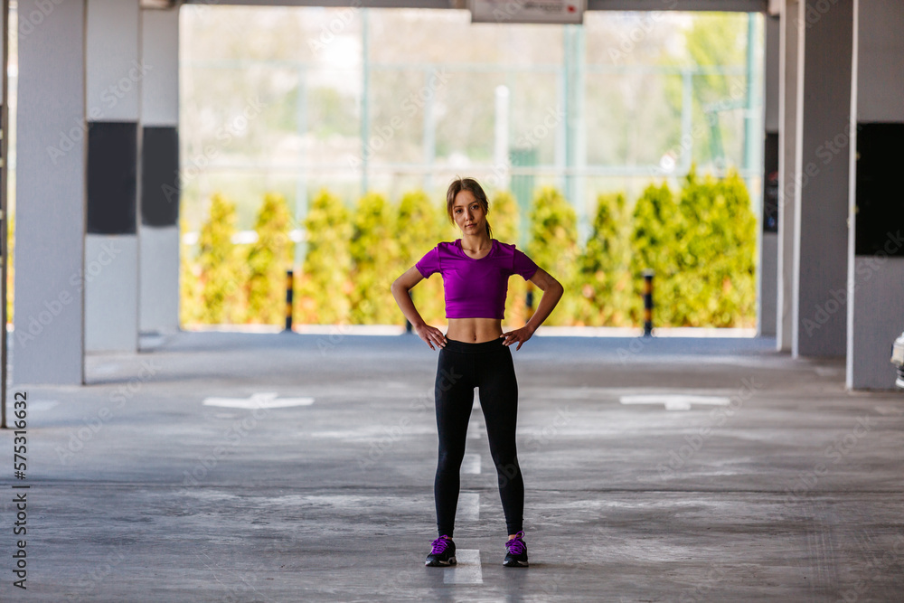 Obraz premium Young woman taking long jump outdoors.