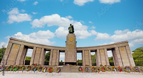 Photography Panorama des Sowjetischen Ehrenmals in Berlin auf der Straße des 17