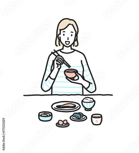 バランスの良い食事をとる女性 © sun_po