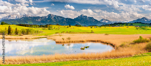 Panorama Landschaft in Bayern mit Berge und See im Allgäu