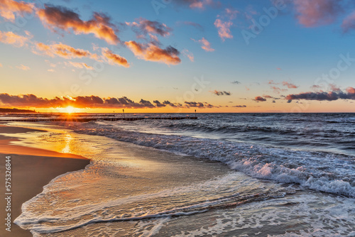 Sonnenuntergang am Strand der Ostsee photo