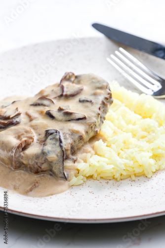 meat with mushroom sauce and white rice