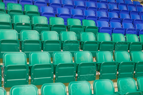 Obraz na płótnie Green and blue plastic spectator stadium seats. Nobody, empty rows w salonie