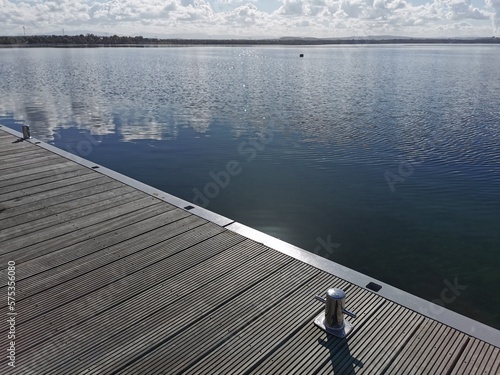 Foto Bootsanlegestelle am Berzdorfer See bei Görlitz bei strahlendem Wetter