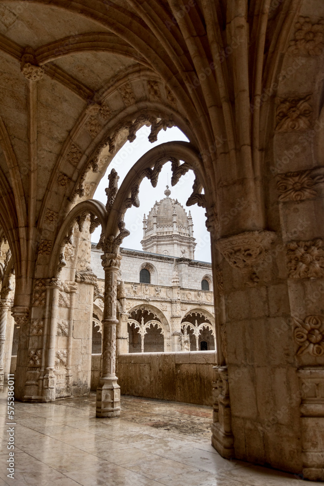 Obraz premium Courtyard cloisters of Jeronimos Monastery in Belem Portugal