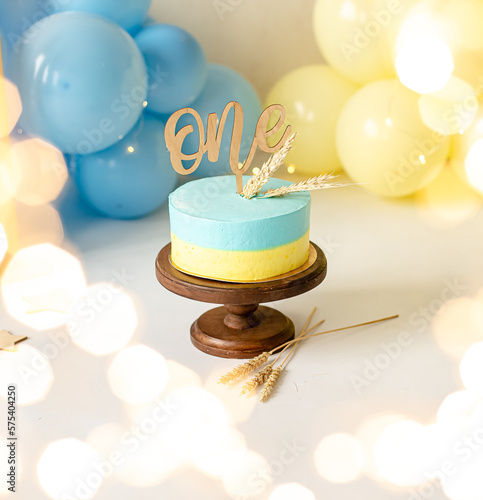 happy birthday UKRAINA
cake smash