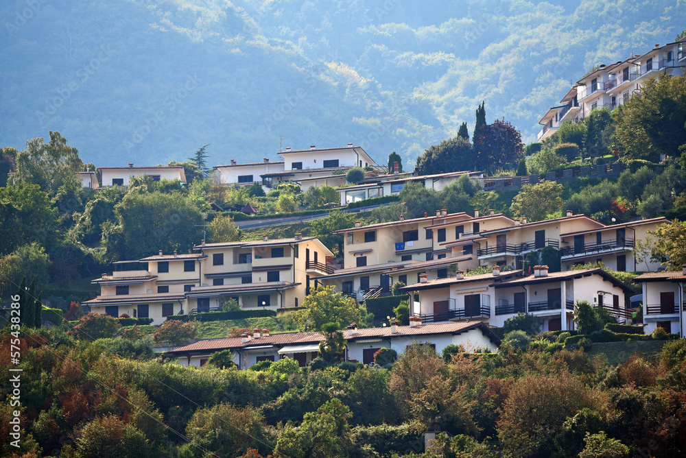 Verstecktes Dorf am Gardasee in Italien, abseits vom Tourismus