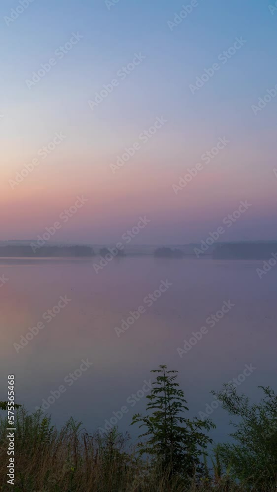 Seenlandschaft am morgen - vertical video Seenlandschaft am morgen - vertical video