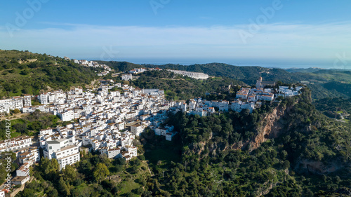 vista del bonito municipio de Casares en la provincia de Málaga, Andalucía © Antonio ciero