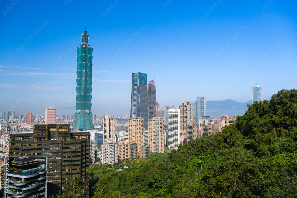 Fototapeta premium 台湾 台北市 象山、展望台(摂手平台)から見る台北の街並み