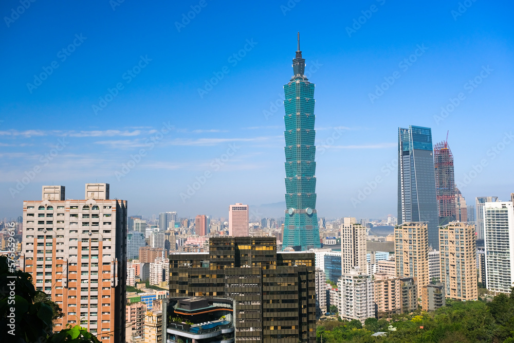 Fototapeta premium 台湾 台北市 象山、展望台（摂手平台）から見る台北の街並み