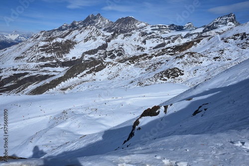 Pistes de ski en hiver à Zermatt. Suisse © JFBRUNEAU