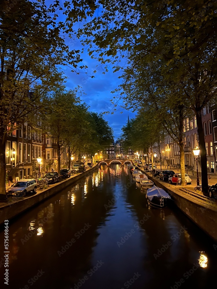Fototapeta premium Canal In Amsterdam At Night