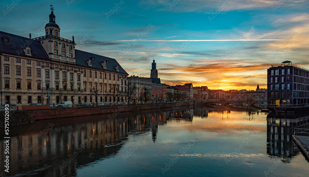 Obraz premium Evening view of the Wroclaw University, city center and the river Odra. Wroclaw, Poland. Historic center of the old city Wroclaw. Evening view.