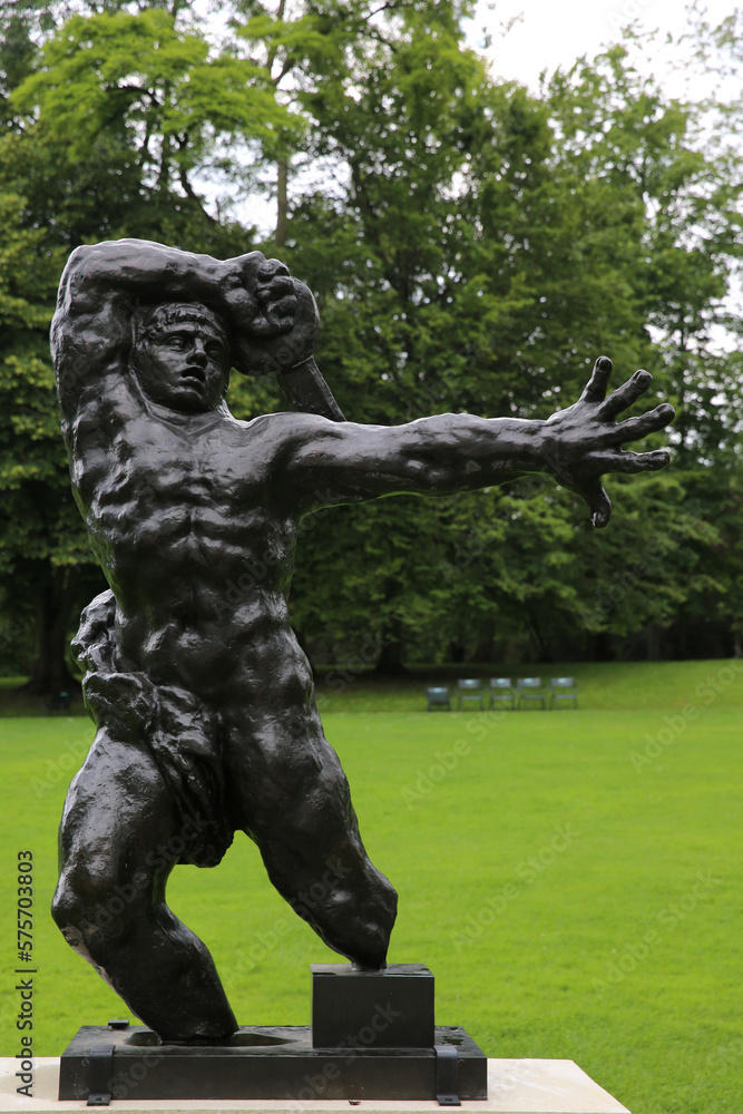 Obraz premium The Caillebotte estate in Yerres, France. One-legged warrior, Antoine Bourdelle, bronze 1893-1902. France.