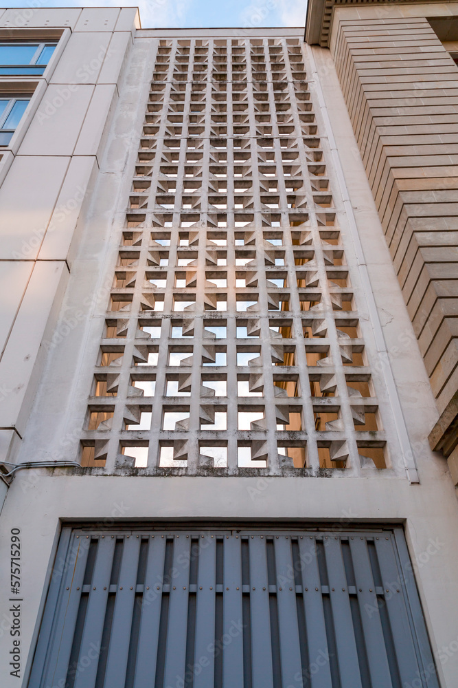 Obraz premium Old concrete wall fragment with geometric pattern