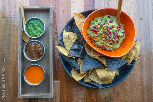 Fotomural Guacamole Dip with Pomegranate seeds