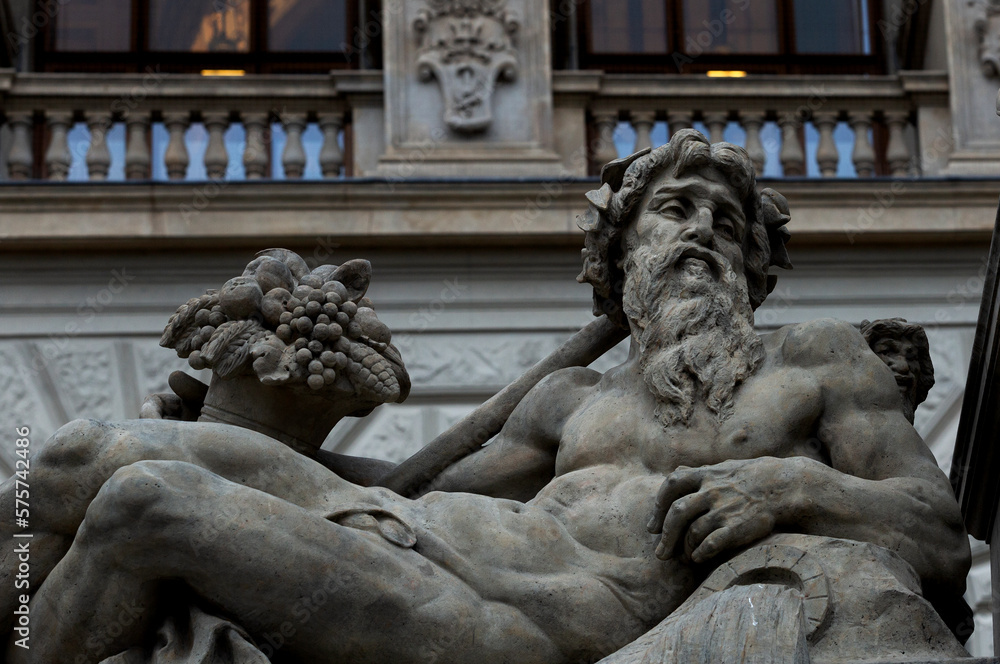 personaje desnudo con cornucopia personaje desnudo con cornucopia